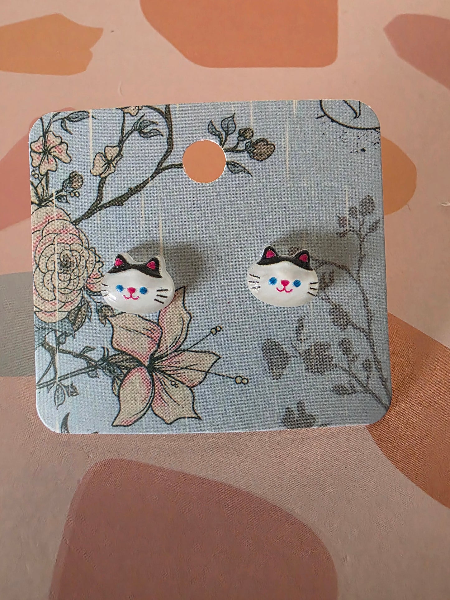 Cat studs