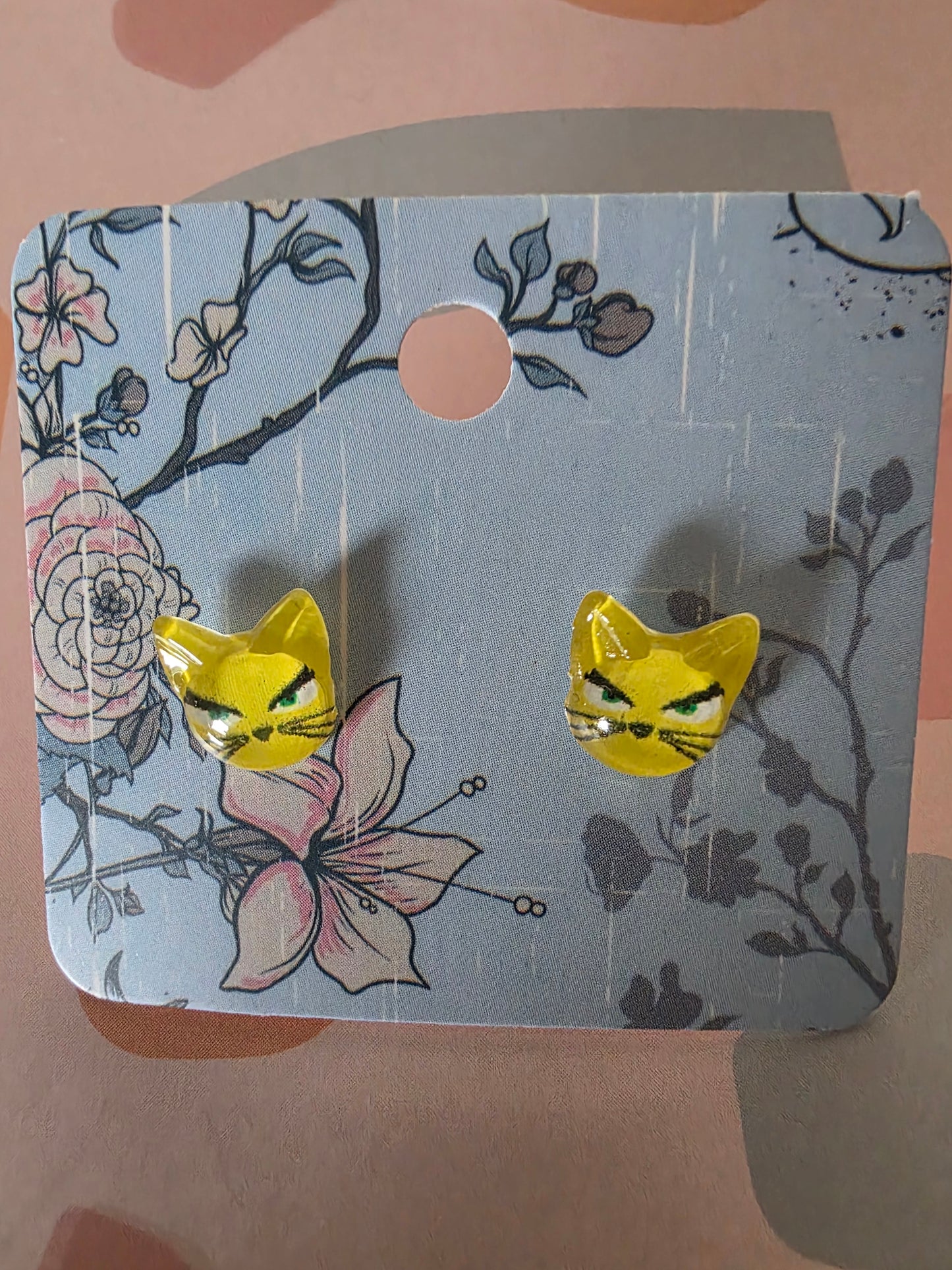 Cat studs