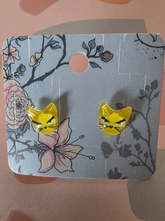 Cat studs