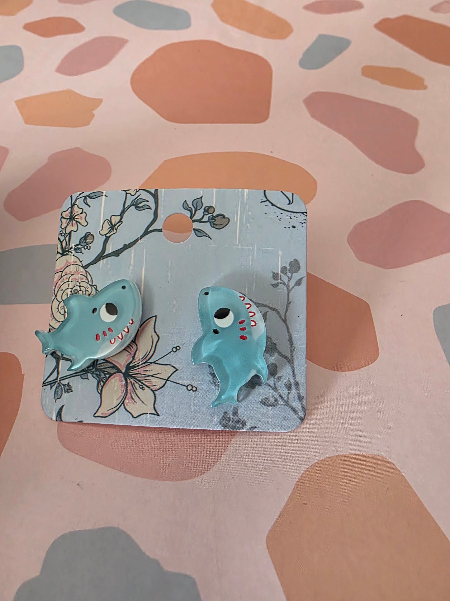 Medium fish studs
