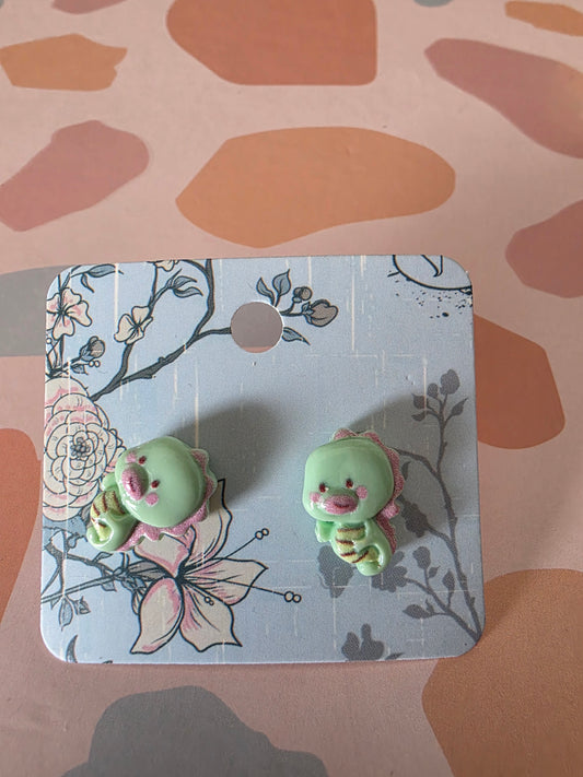 Small seahorse studs