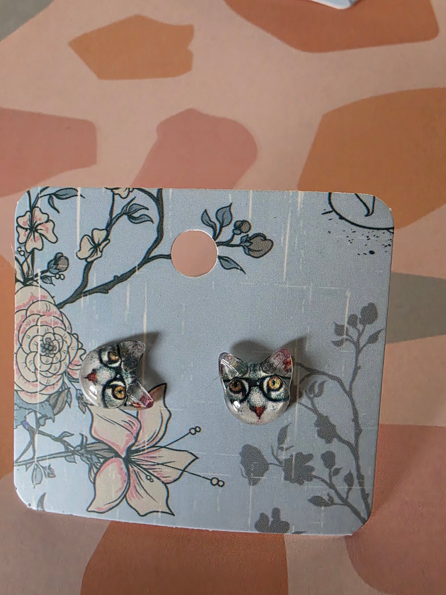 Cat studs